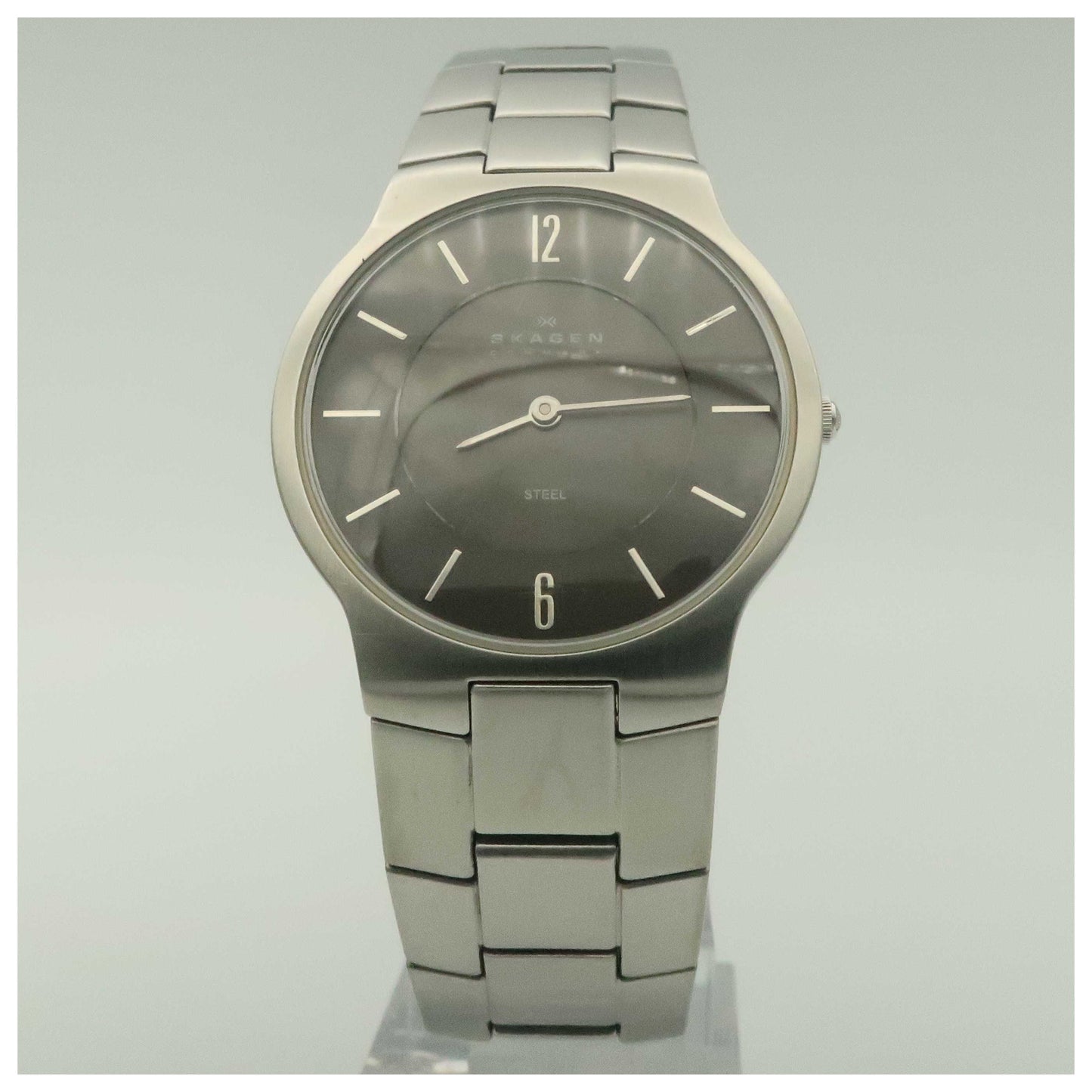 Front view of Skagen Classic Men's Japanese Quartz (Battery-Powered) Watch 572LSXM-PO