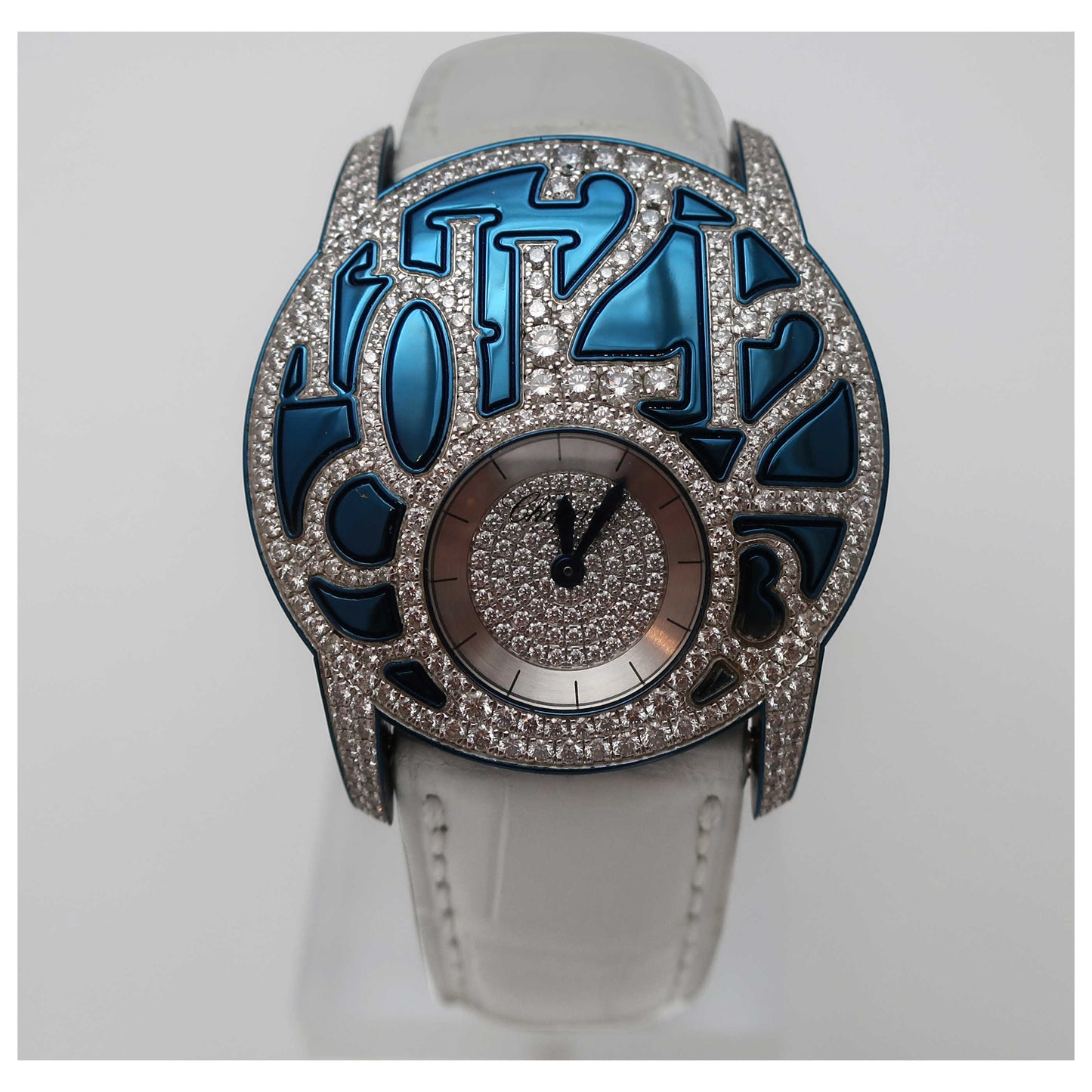 Front view of Chopard Golden Diamonds Women's Swiss Quartz (Battery-Powered) Watch 139086-1005-SDVB