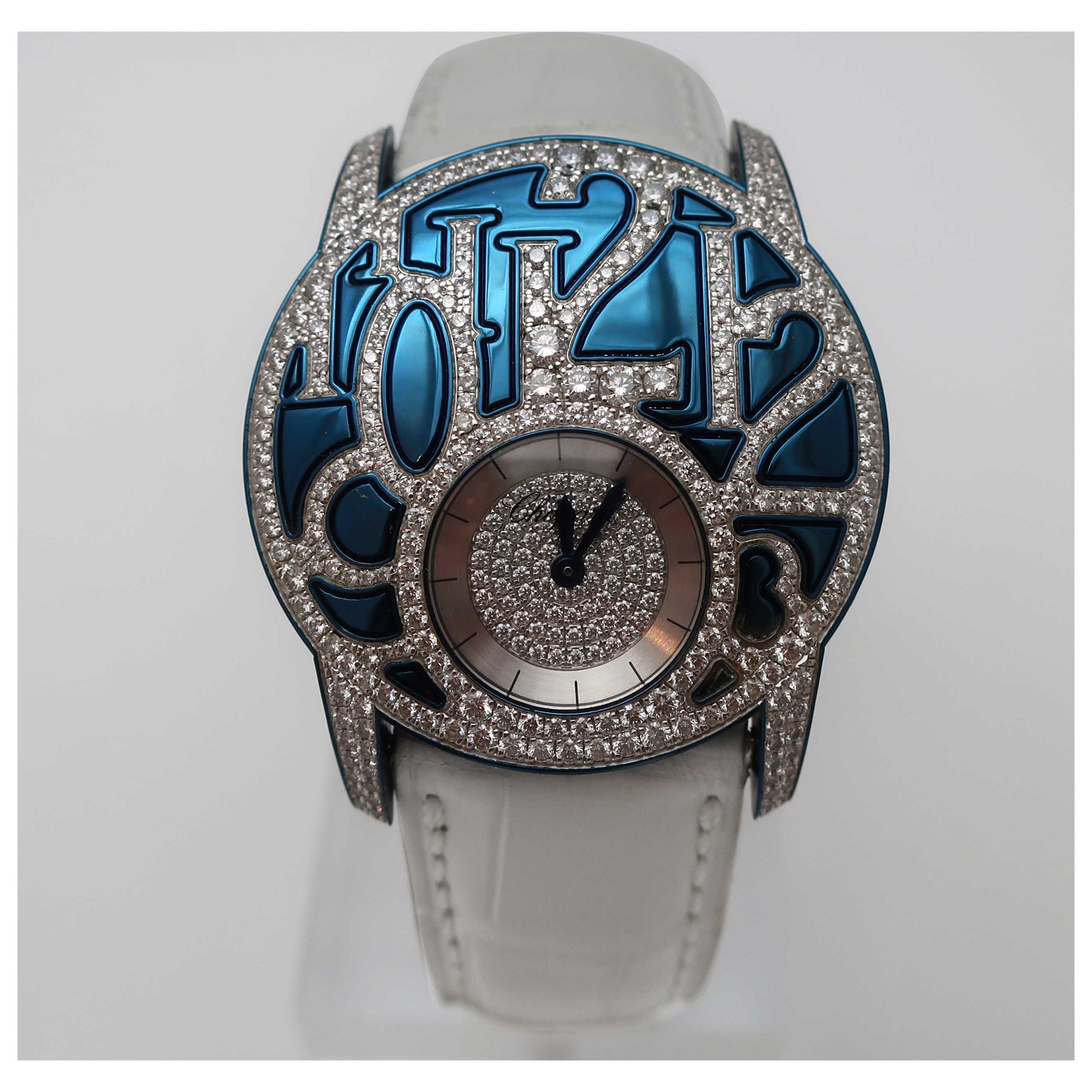 Front view of Chopard Golden Diamonds Women's Swiss Quartz (Battery-Powered) Watch 139086-1005-SDVB