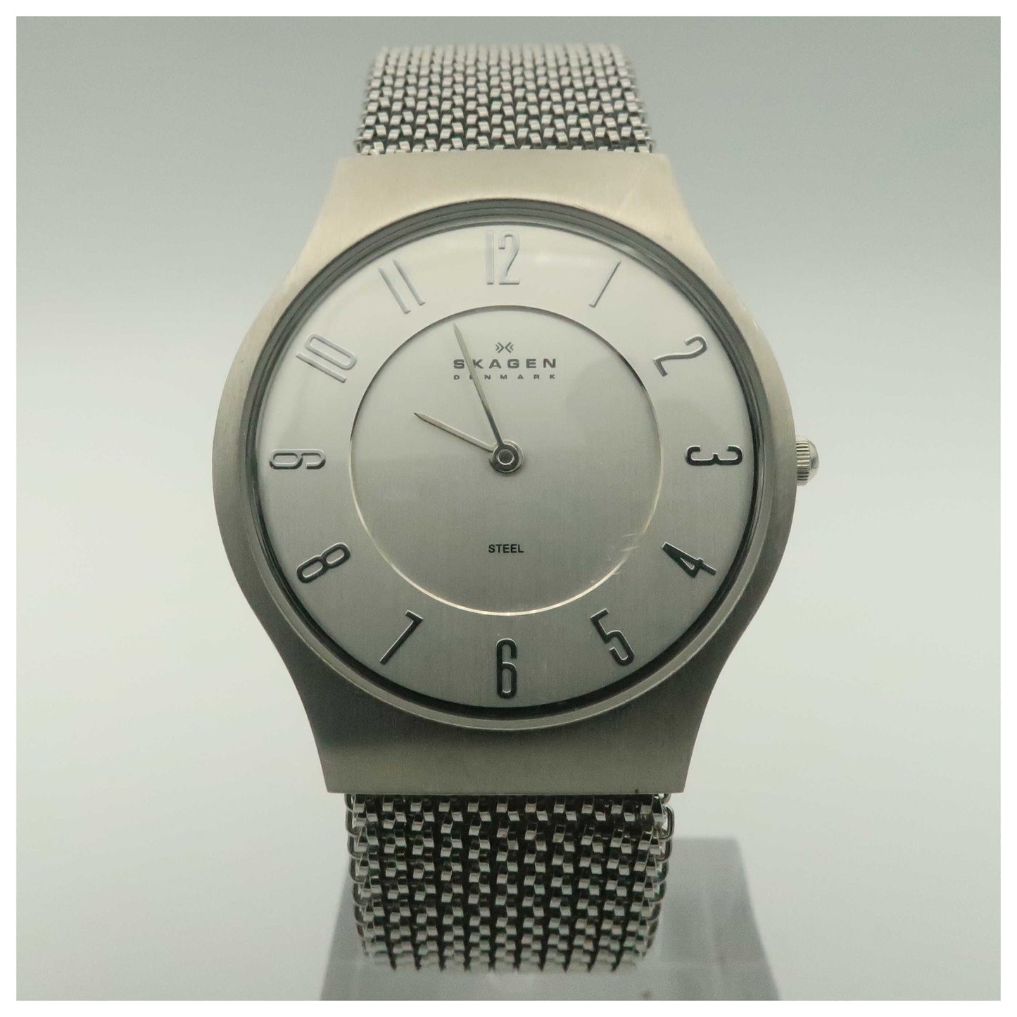 Front view of Skagen Mesh Men's Japanese Quartz (Battery-Powered) Watch 233LSS2M-PO