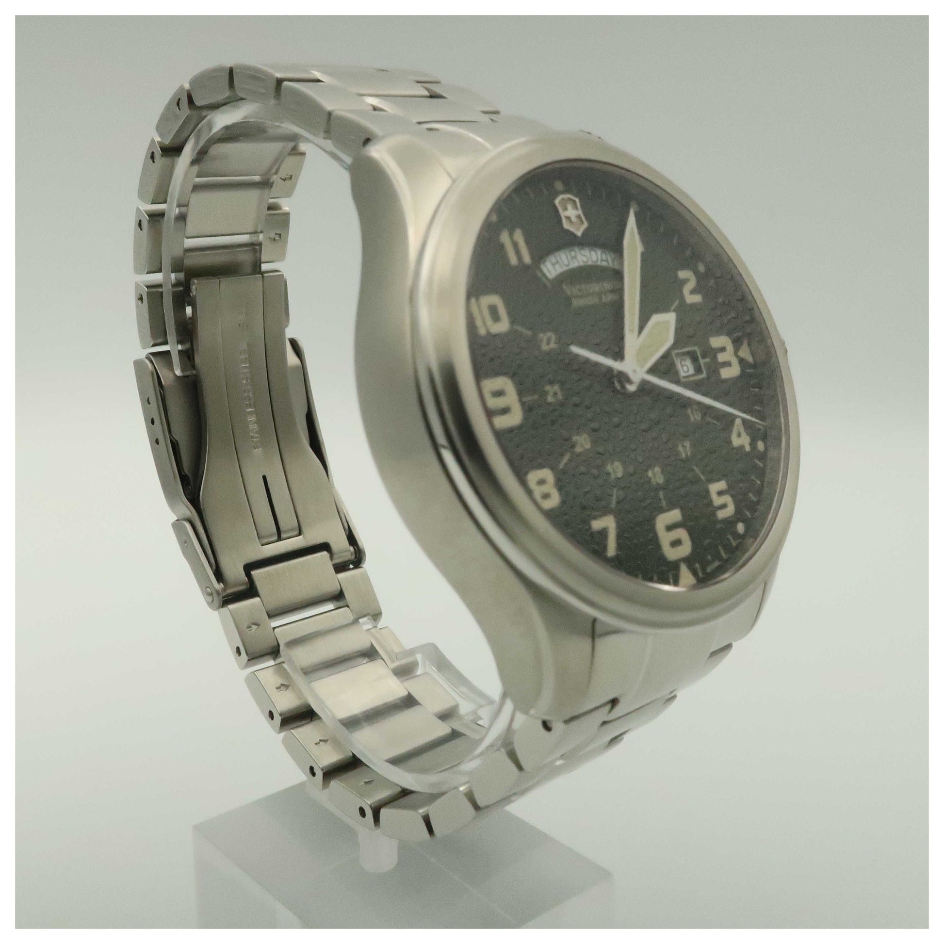 Victorinox Swiss Army Classic Men's Swiss Quartz (Battery-Powered) Watch 241291-PO - Image #3