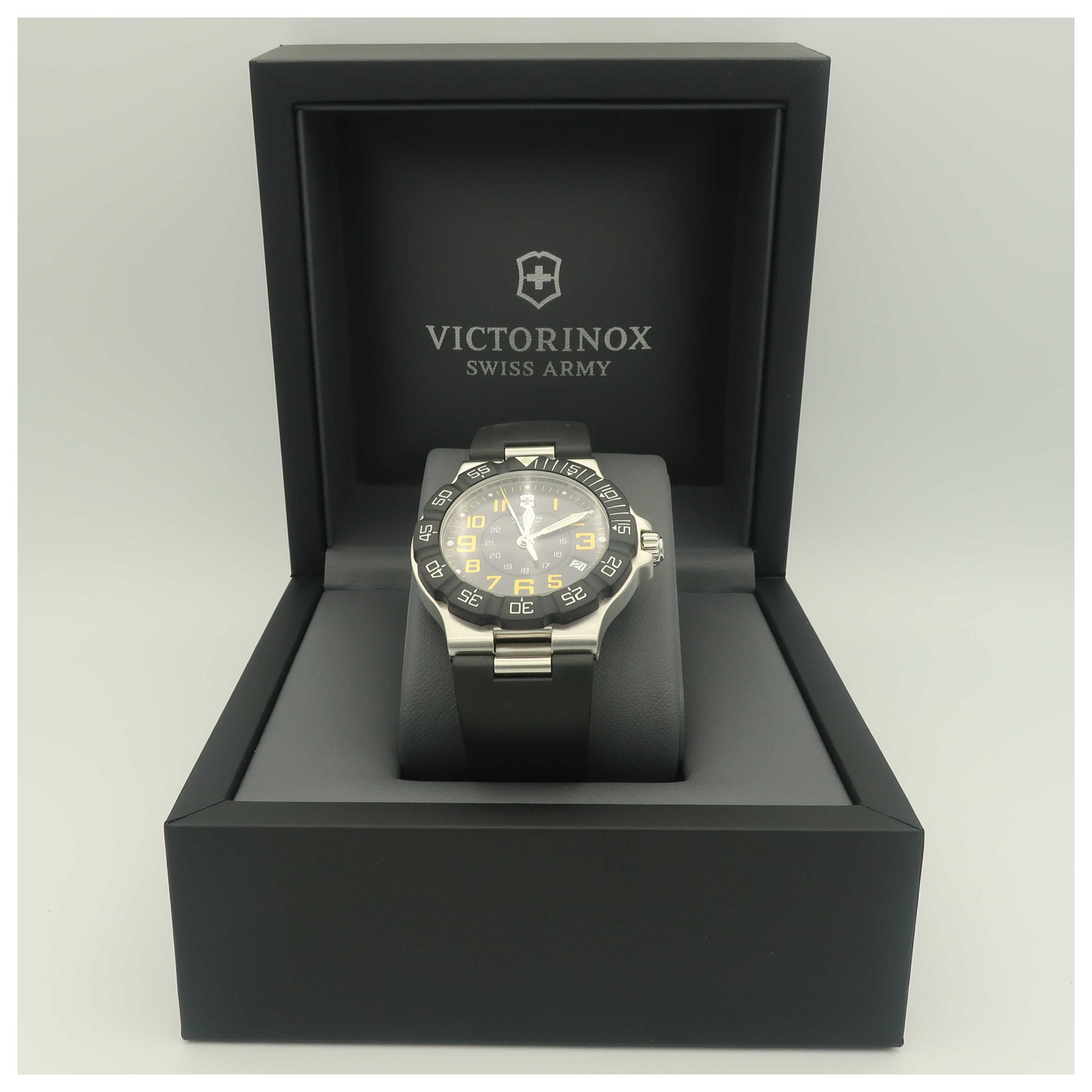Victorinox Swiss Army Summit XLT Men's Quartz Watch 241412-SDV