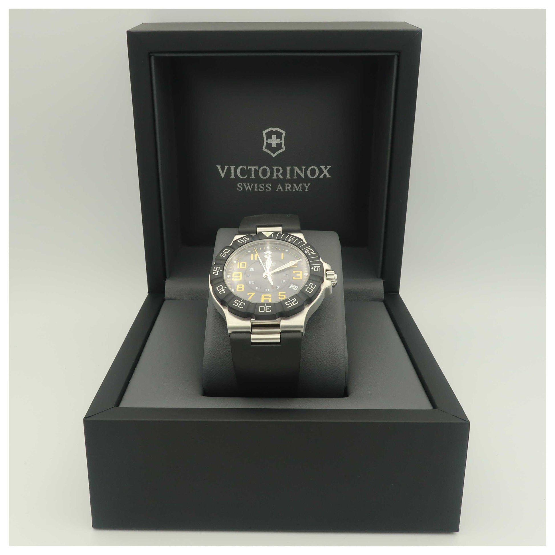 Victorinox Swiss Army Summit Men's Swiss Quartz (Battery-Powered) Watch 241412-SDV - Image #6