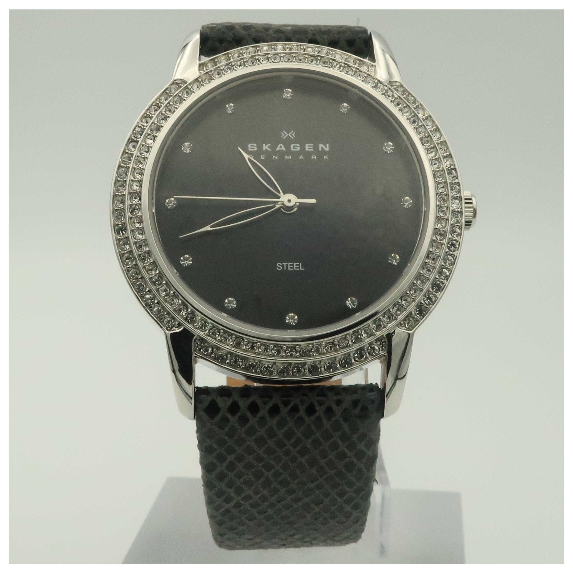 Front view of Skagen Glitz Women's Japanese Quartz (Battery-Powered) Watch 302SSLB-PO