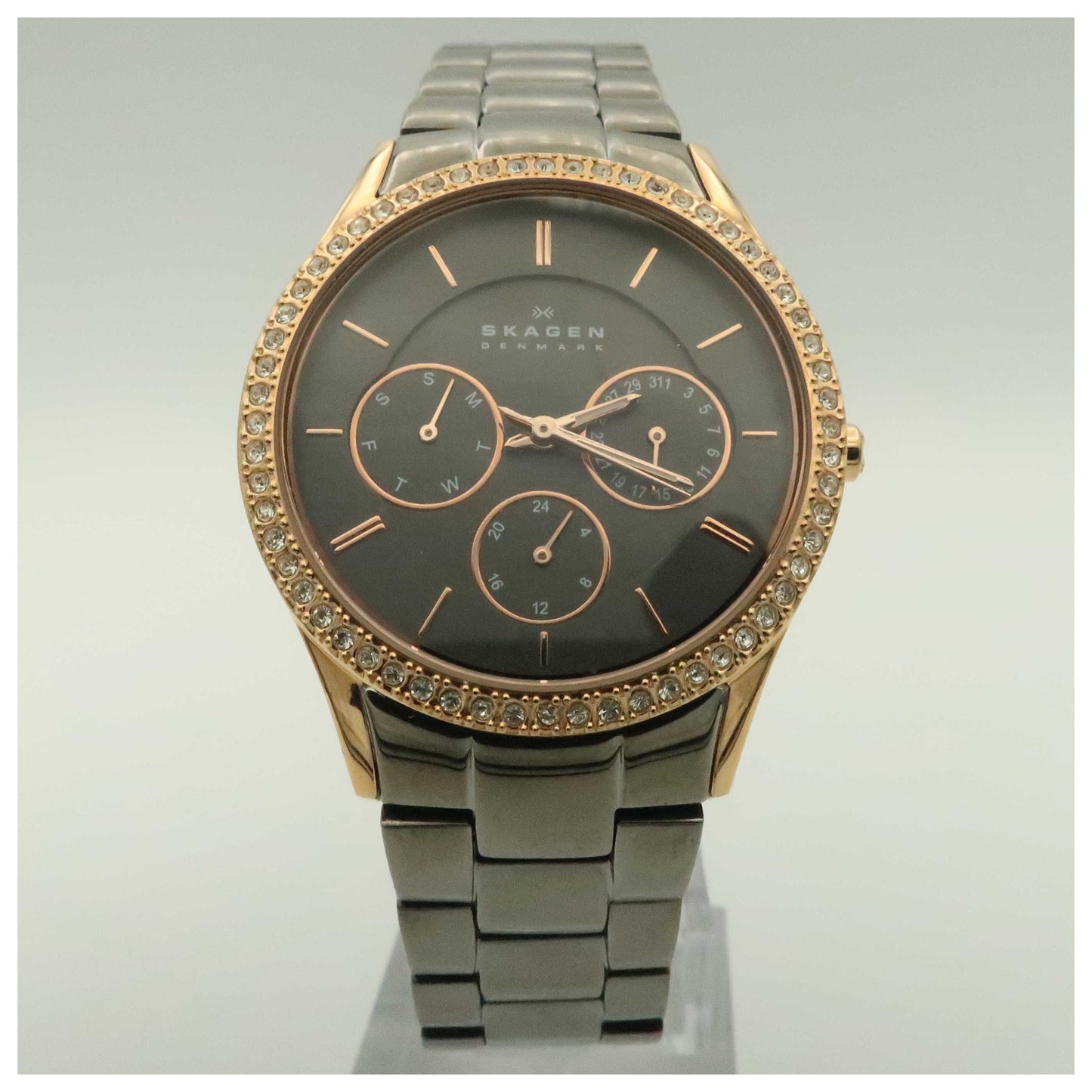 Front view of Skagen Glitz Women's Japanese Quartz (Battery-Powered) Watch 347LRXM-PO