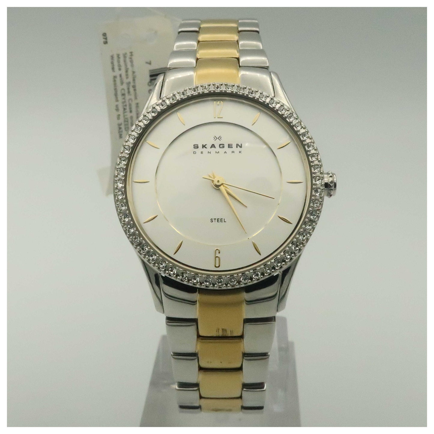 Front view of Skagen Glitz Women's Japanese Quartz (Battery-Powered) Watch 347SSGX-SD