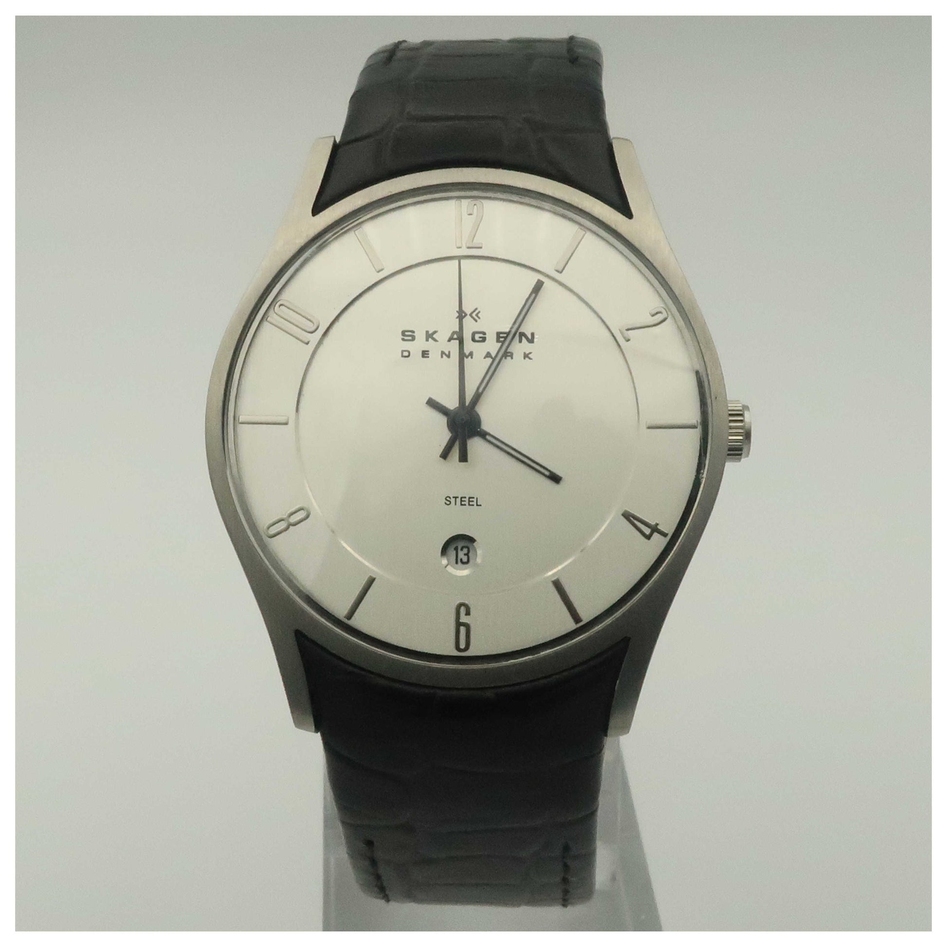 Front view of Skagen Leather Men's Quartz Watch 474XLSLC-SDV