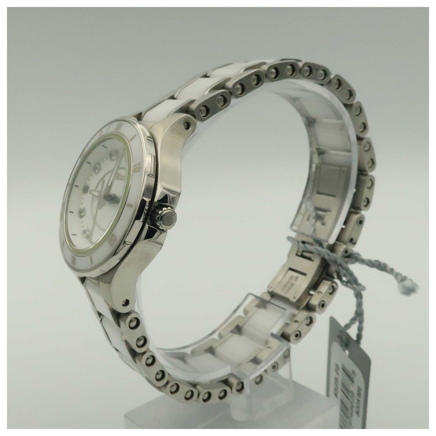 Bulova Diamonds Women's Japanese Quartz (Battery-Powered) Watch 98P124-PO - Image #4