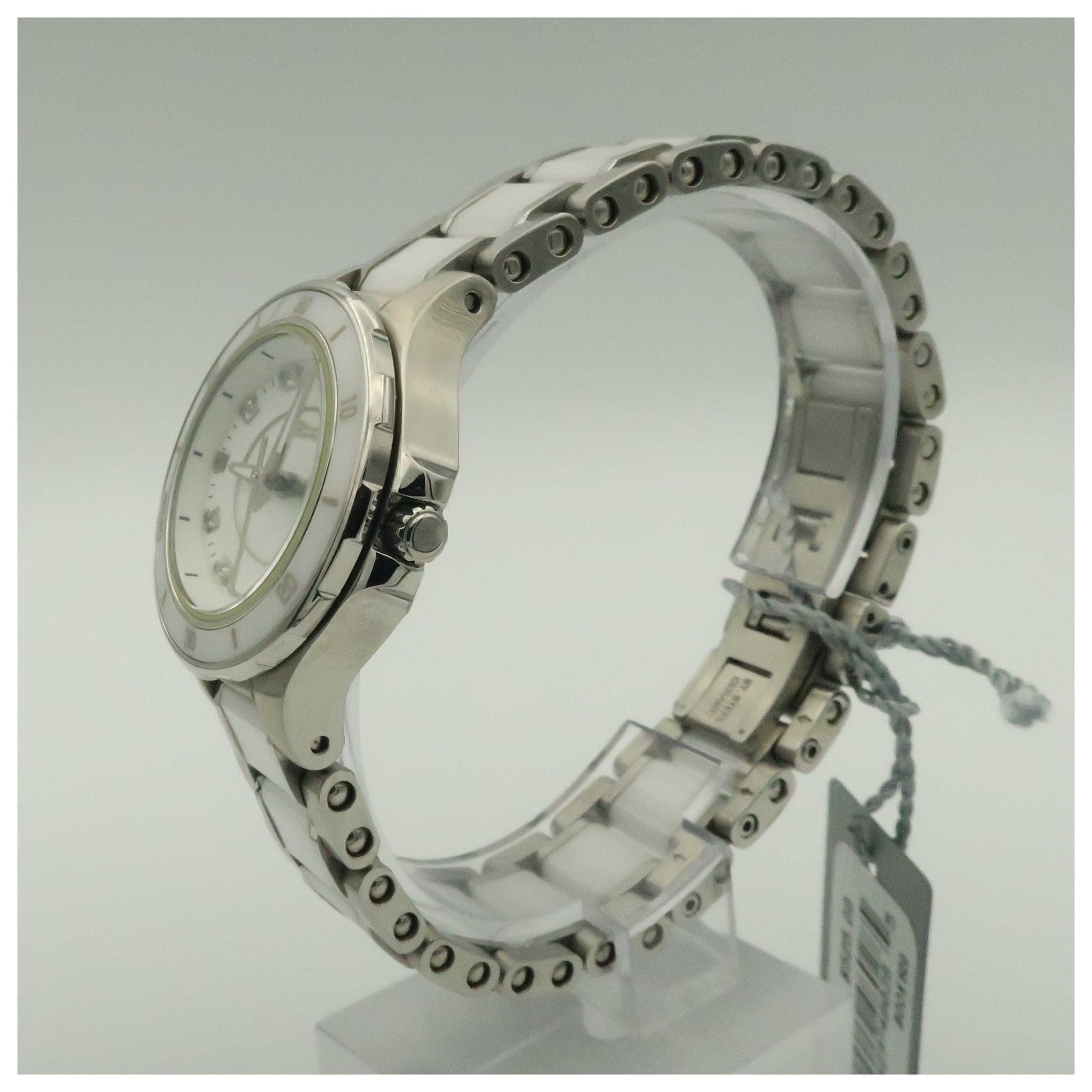 Bulova Diamonds Women's Japanese Quartz (Battery-Powered) Watch 98P124-SDV - Image #4