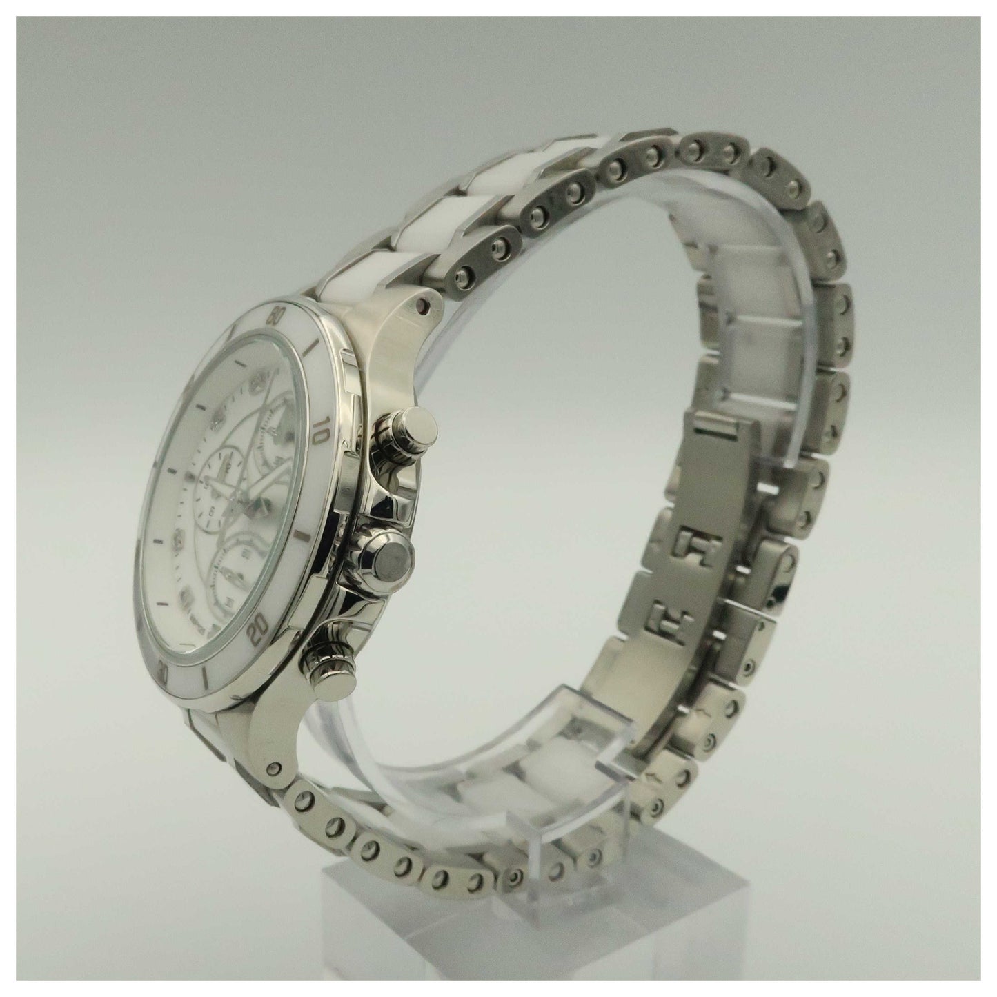 Bulova Diamonds Women's Japanese Quartz (Battery-Powered) Watch 98P125-SDV - Image #4