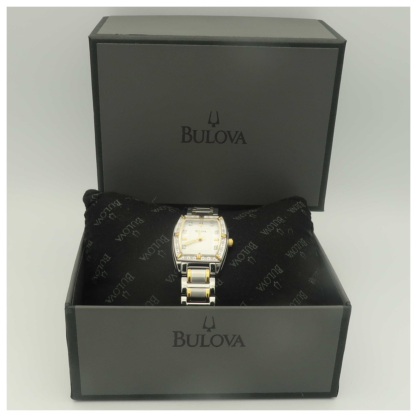 Bulova Diamonds Women's Japanese Quartz (Battery-Powered) Watch 98R159-PO - Image #6