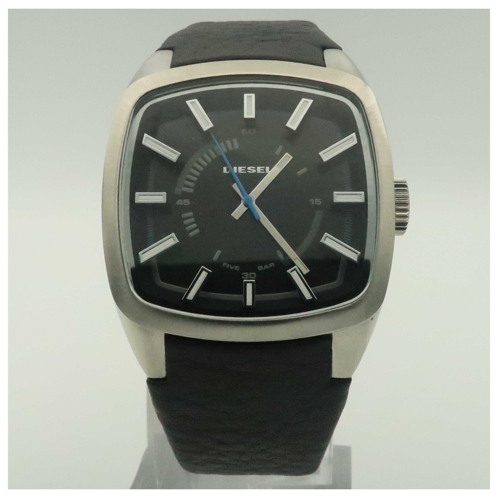 Front view of Diesel Strap Men's Japanese Quartz (Battery-Powered) Watch DZ1530-SDV