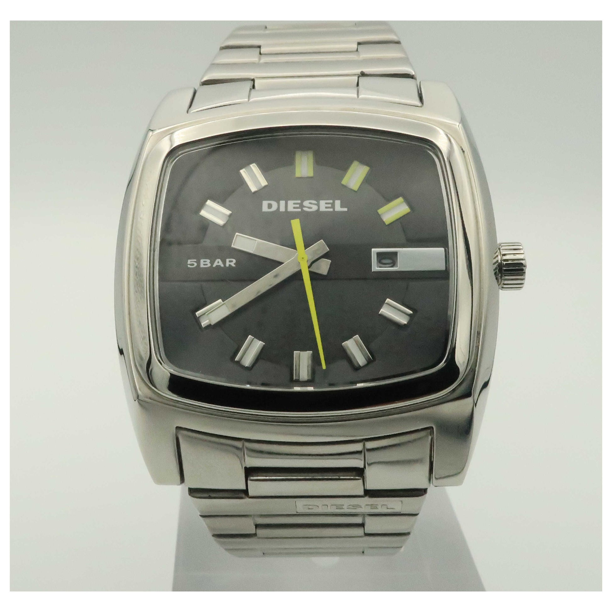 Front view of Diesel Bracelet Men's Japanese Quartz (Battery-Powered) Watch DZ1556-PO