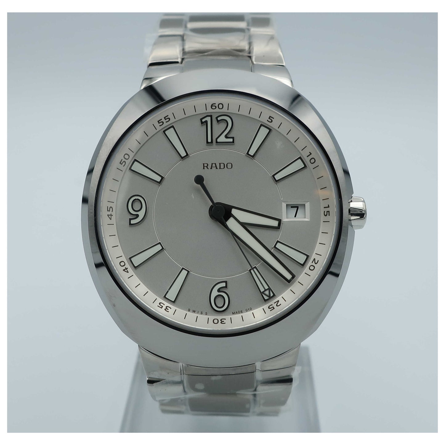 Front view of Rado D-Star Men's Swiss Quartz (Battery-Powered) Watch R15943103-SD