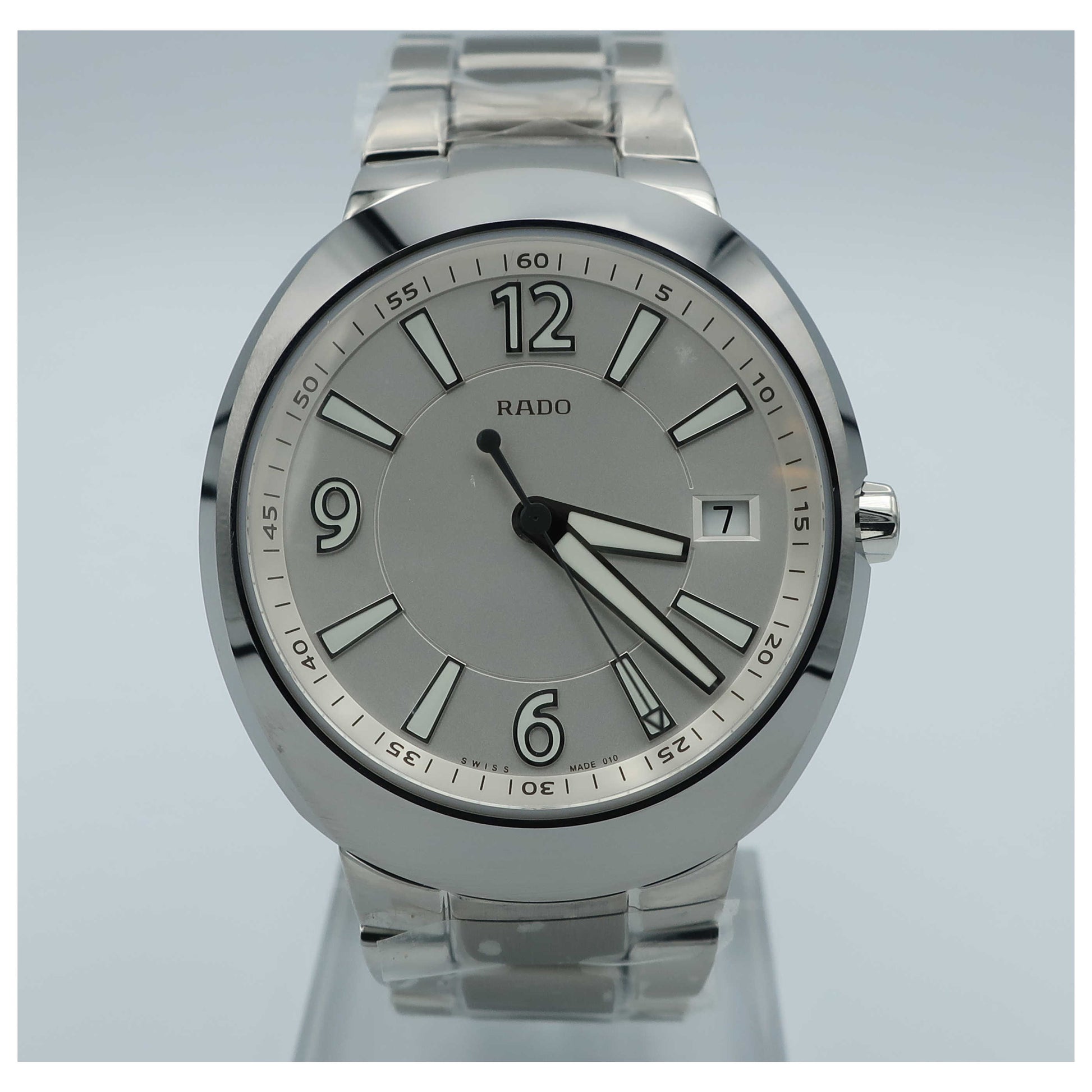Front view of Rado D-Star Men's Swiss Quartz (Battery-Powered) Watch R15943103-SD
