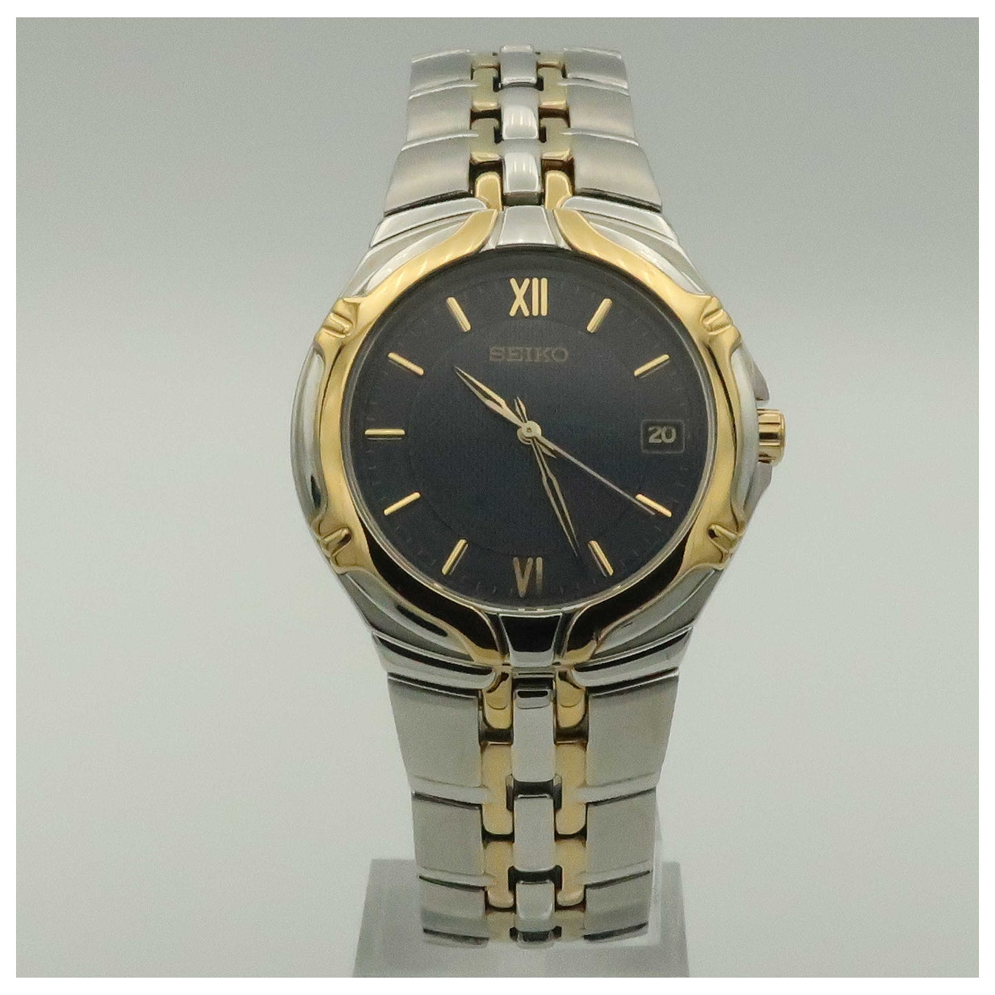 Front view of Seiko Men's Quartz Watch SGE514-PO