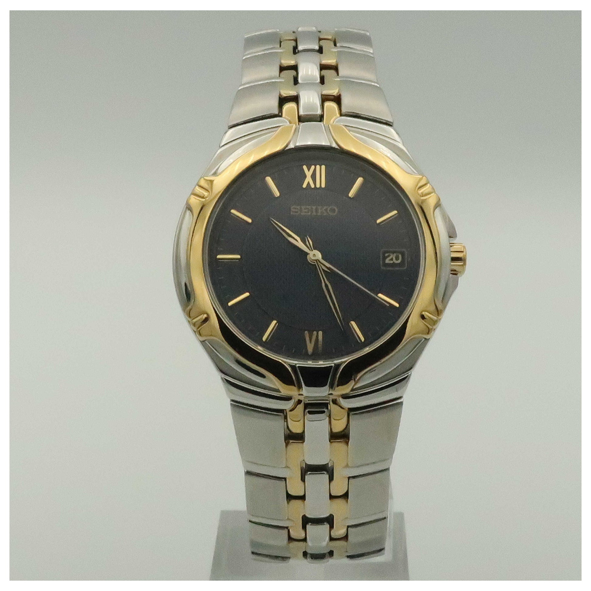 Front view of Seiko Men's Quartz Watch SGE514-PO