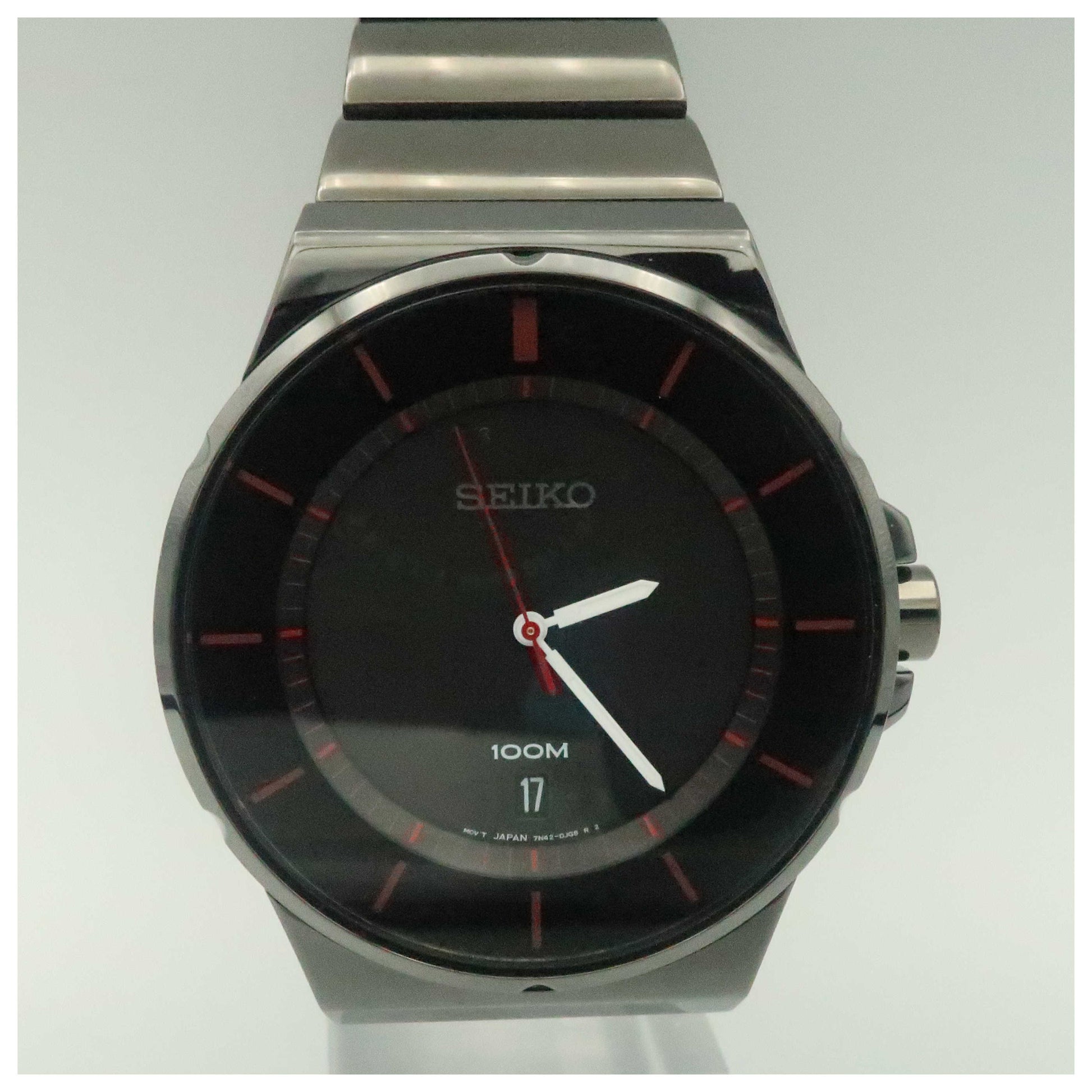 Front view of Seiko Bracelet Men's Japanese Quartz (Battery-Powered) Watch SGEG25-PO