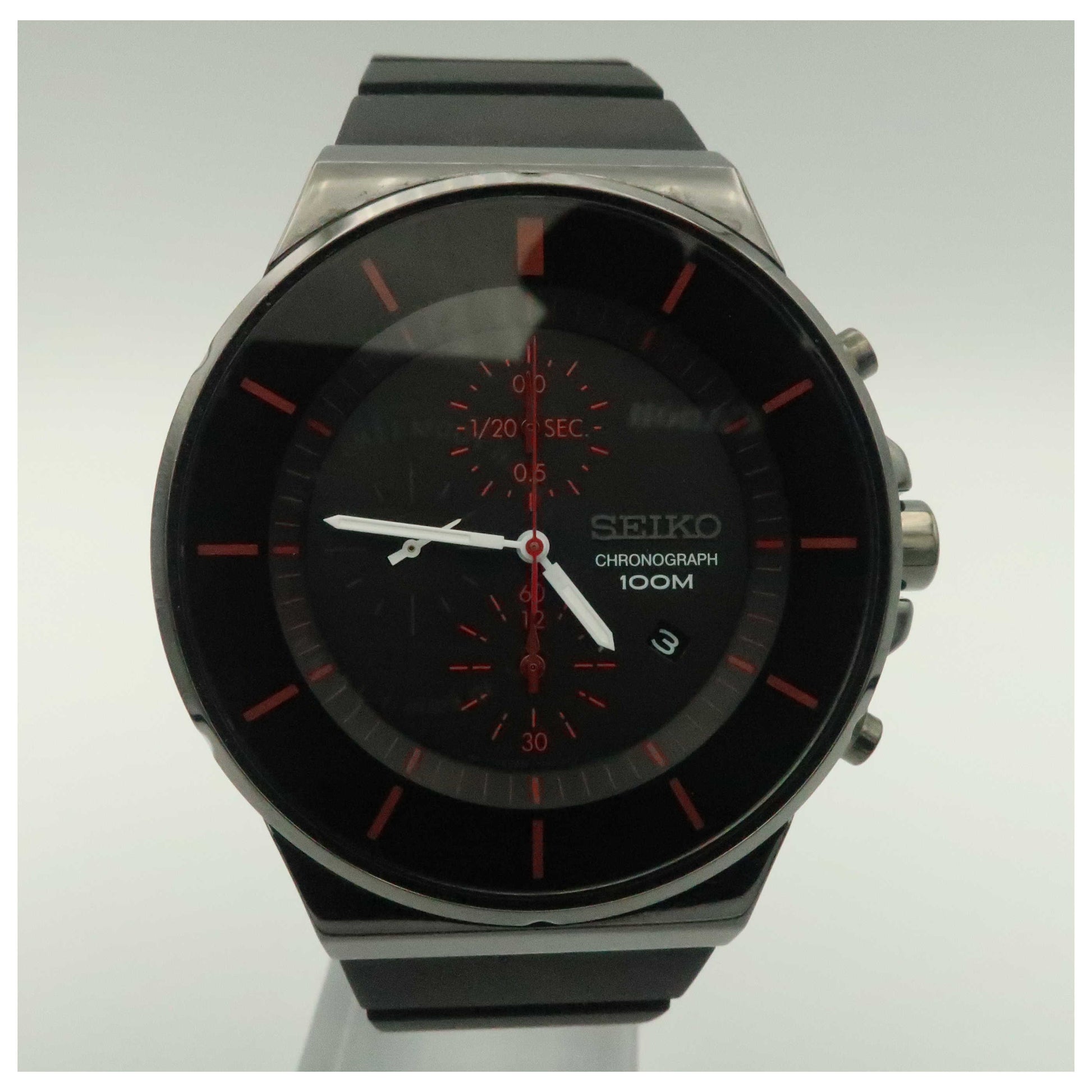 Front view of Seiko Chronograph Men's Japanese Quartz (Battery-Powered) Watch SNDD61-PO