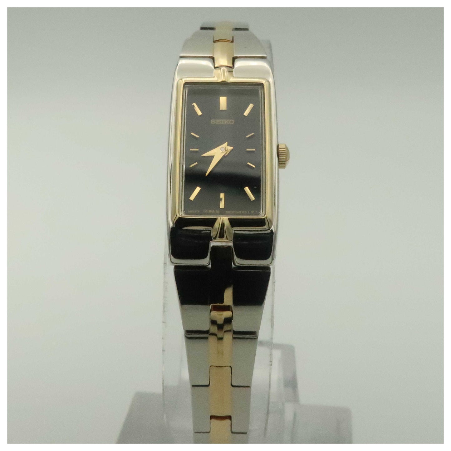 Front view of Seiko Bracelet Women's Japanese Quartz (Battery-Powered) Watch SZZC42-SD