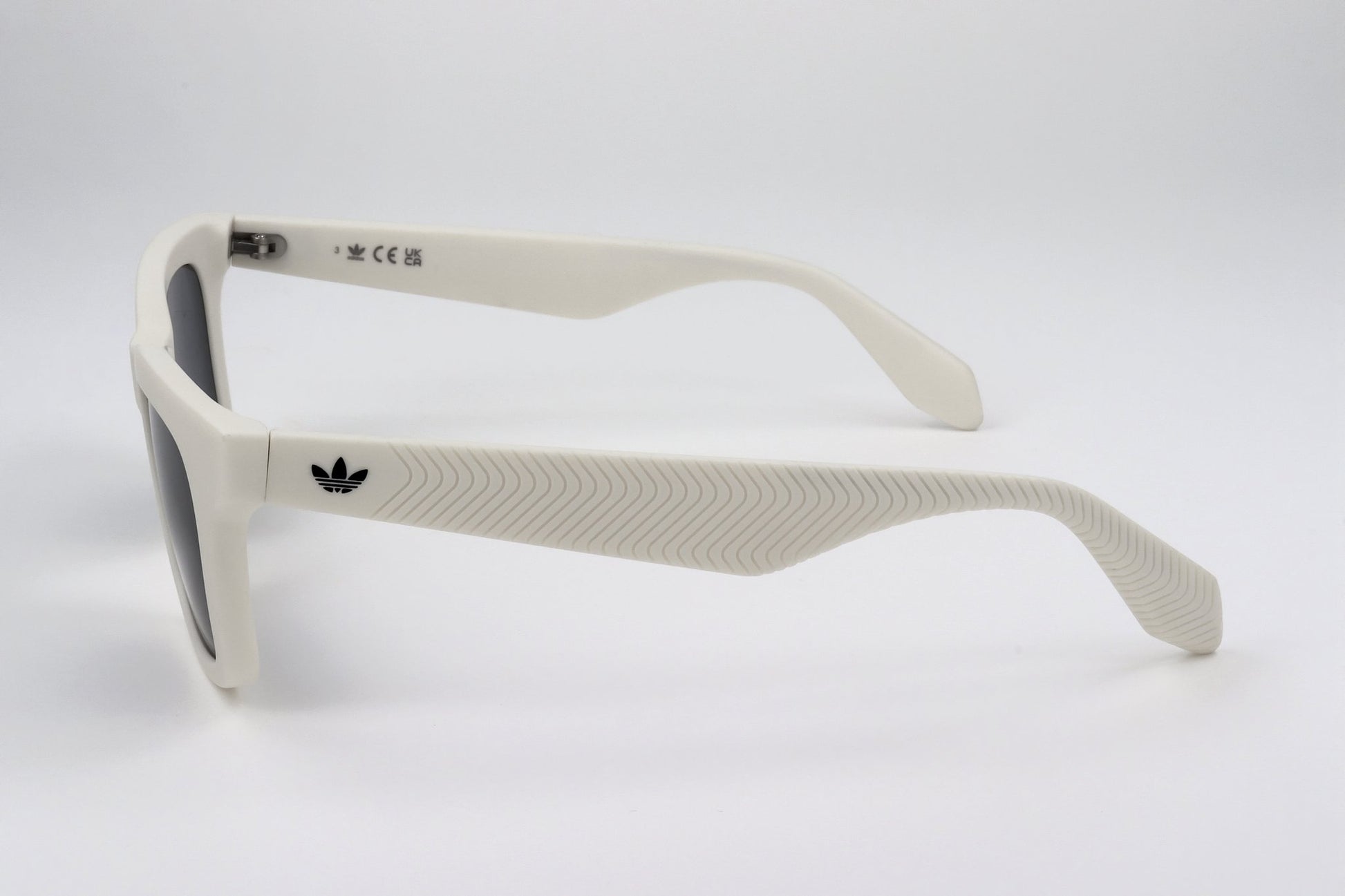 WHITE variant third image